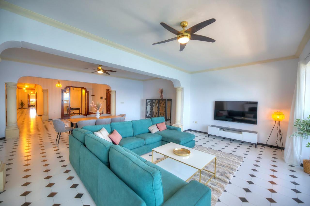 Apartment Beautifully Furnished Seafront 4 Bedrooms Goslm-4
