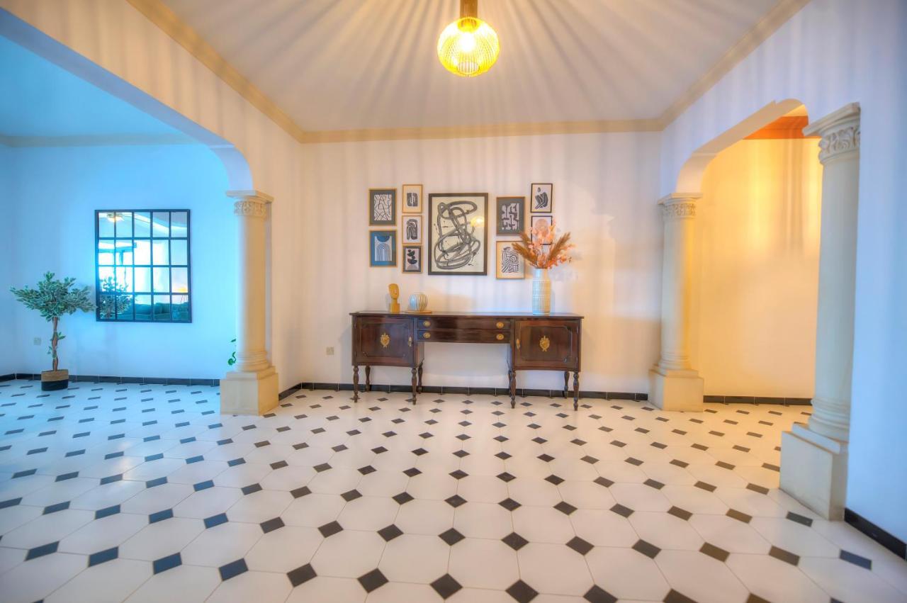 Beautifully Furnished Seafront 4 Bedrooms Goslm-4 * Sliema