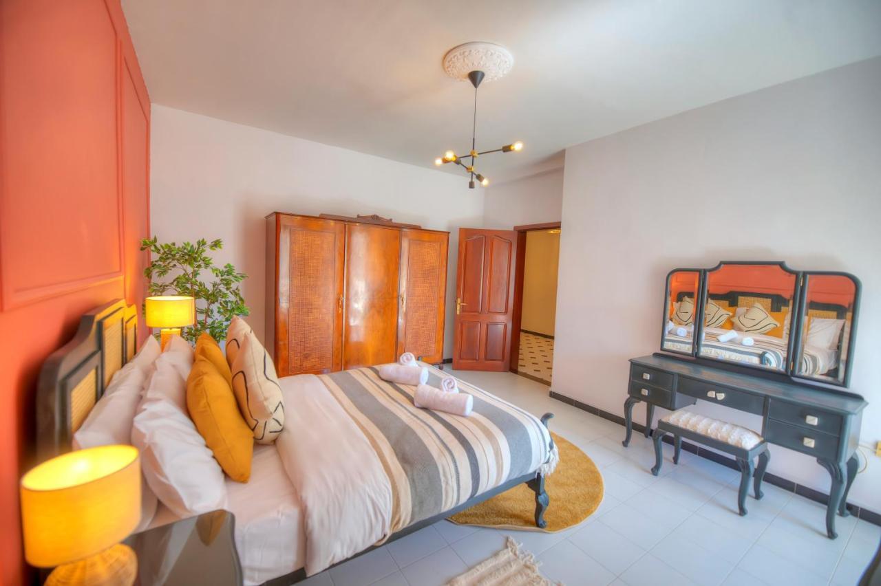Beautifully Furnished Seafront 4 Bedrooms Goslm-4 Sliema