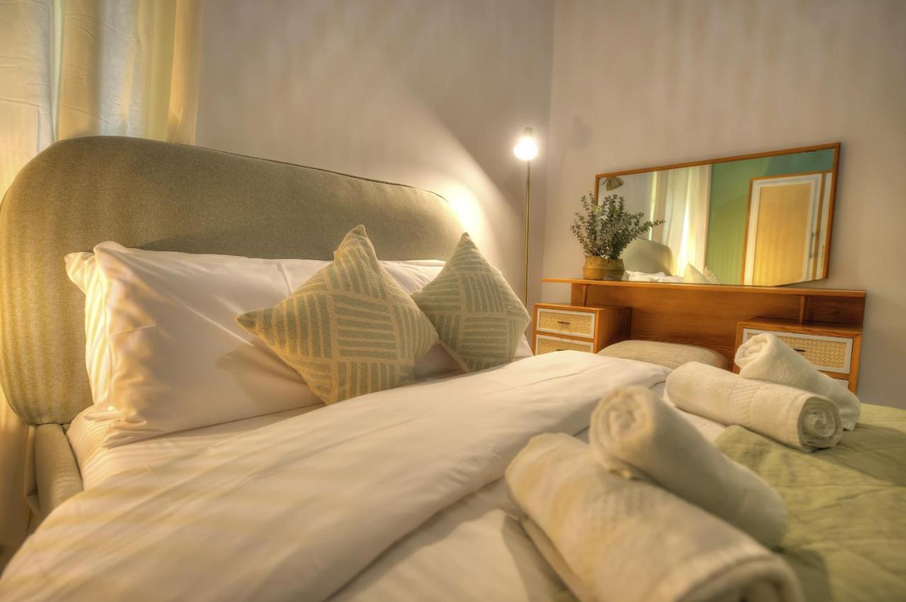 Apartment Beautifully Furnished Seafront 4 Bedrooms Goslm-4 *