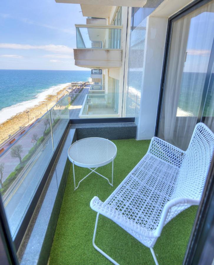 Beautifully Furnished Seafront 4 Bedrooms Goslm-4